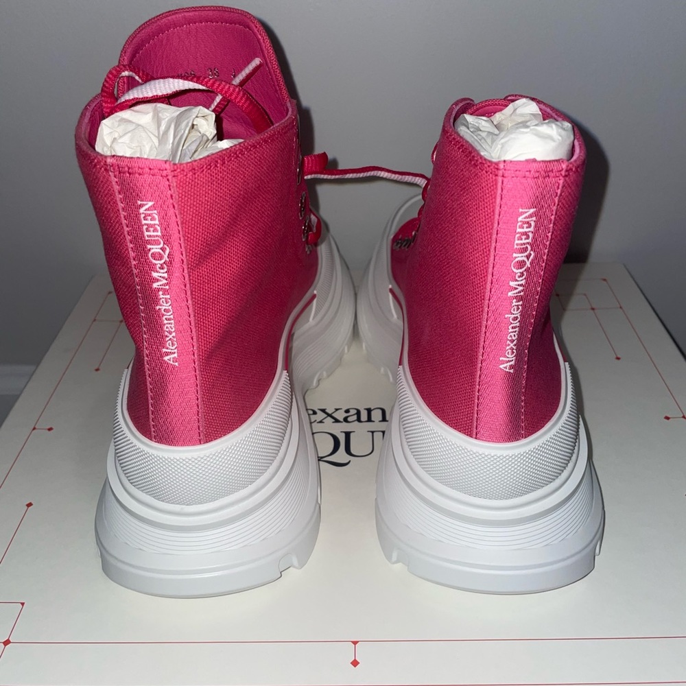 Alexander Mcqueen Tread Slick Boots Pink